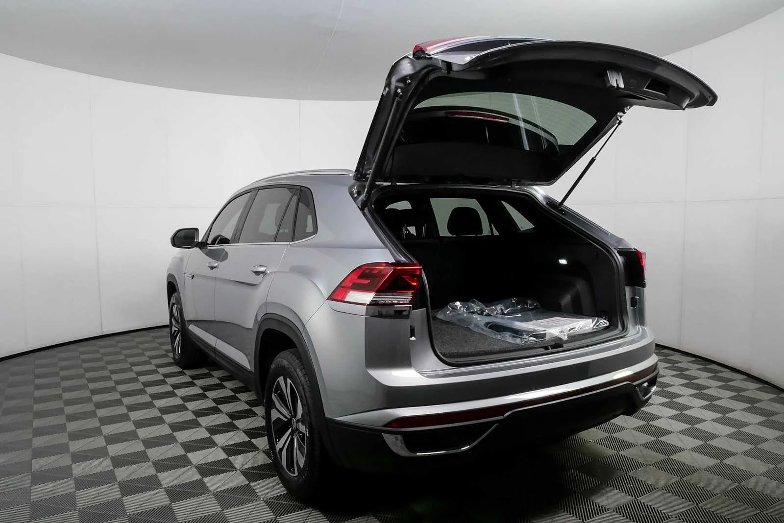 New 2026 Silver Mist Metallic Volkswagen 2.0T SE image 29