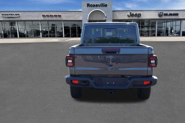 New 2026 Granite Crystal Metallic Clearcoat Jeep Sahara image 4