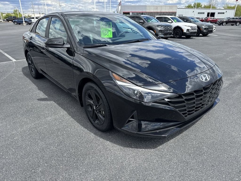 Certified Used 2023 Black Hyundai SEL image 2