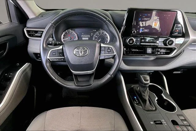 Certified Used 2024 WIND CHILL PEARL Toyota  image 8