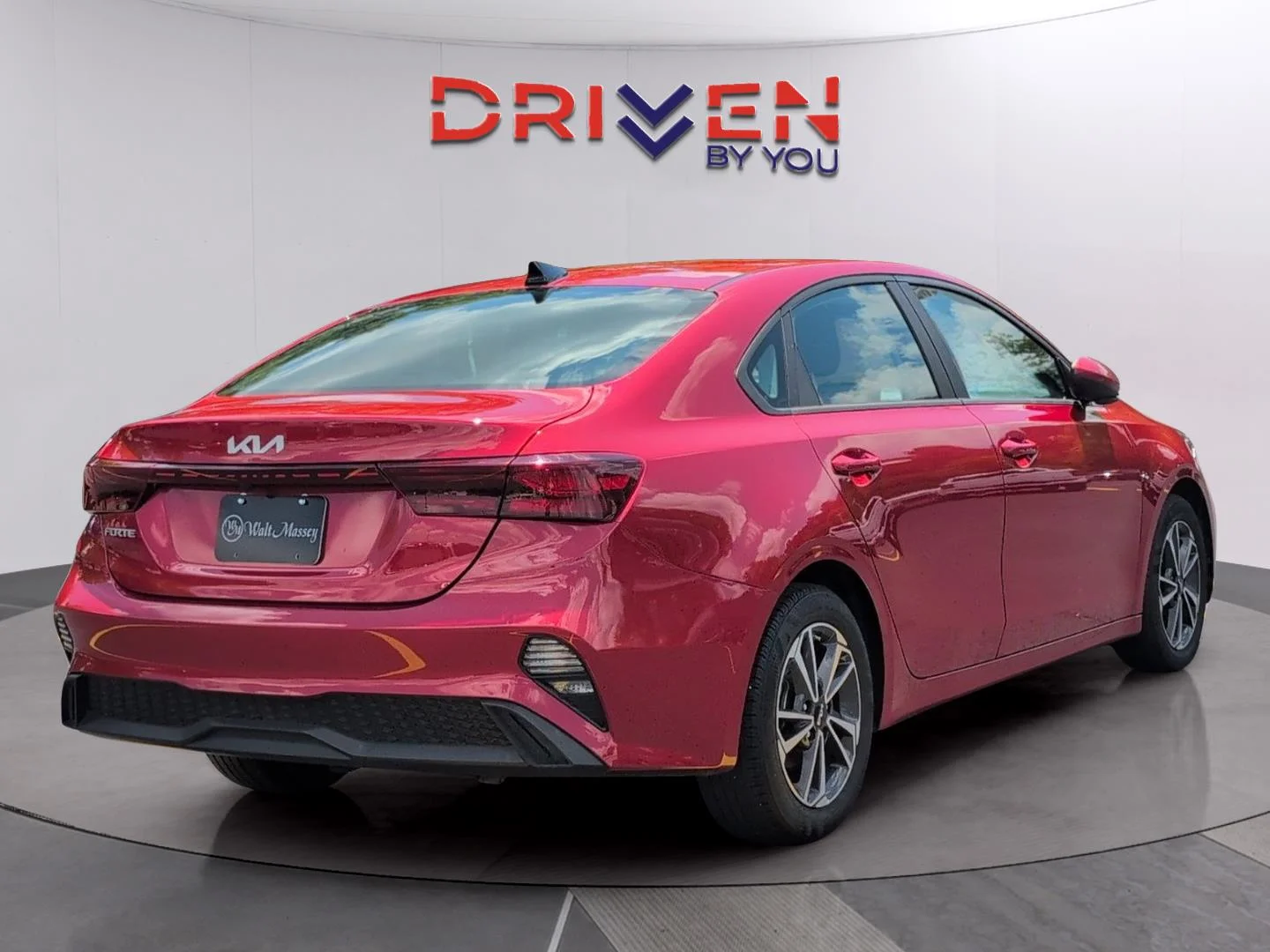 Used 2024 Currant Red Kia LXS image 5