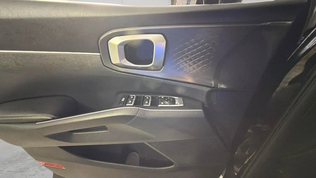 Used 2023 Black Kia S image 26