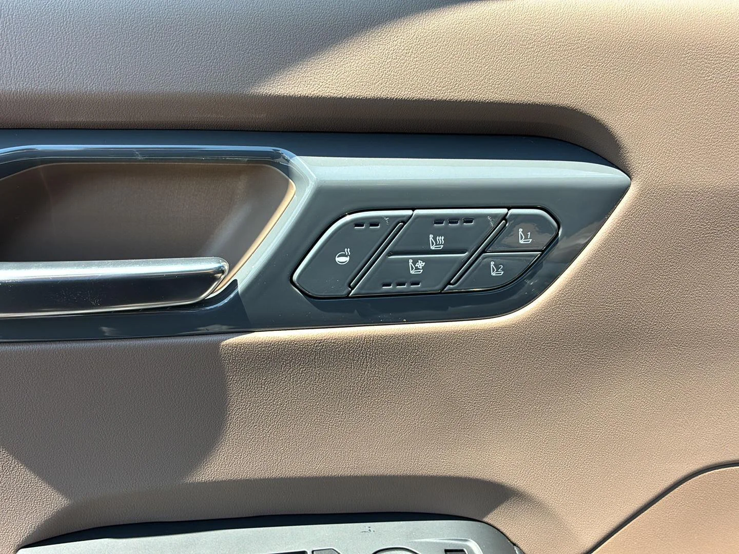 Used 2024 Panthera Metal Kia Land image 15