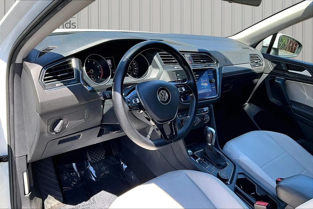 Used 2019 White Volkswagen 2.0T SE image 17