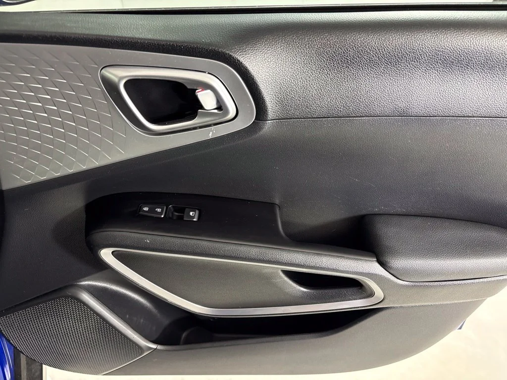 Used 2022 Blue Kia X-Line image 15