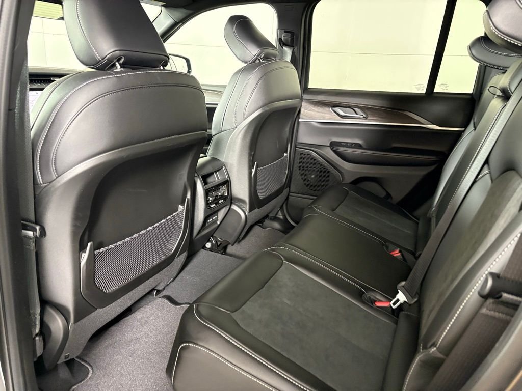 New 2026 Baltic Gray Metallic Clear-Coat Exterior Paint Jeep Altitude image 38