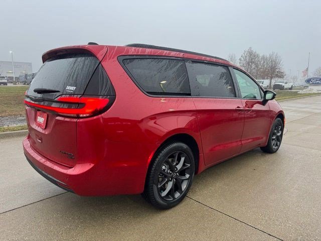 New 2026 Red Hot Pearl-Coat Exterior Paint Chrysler Limited image 6
