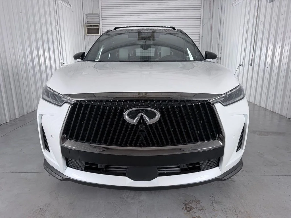 New 2027 2T RAD WHT INFINITI Autograph AWD image 3