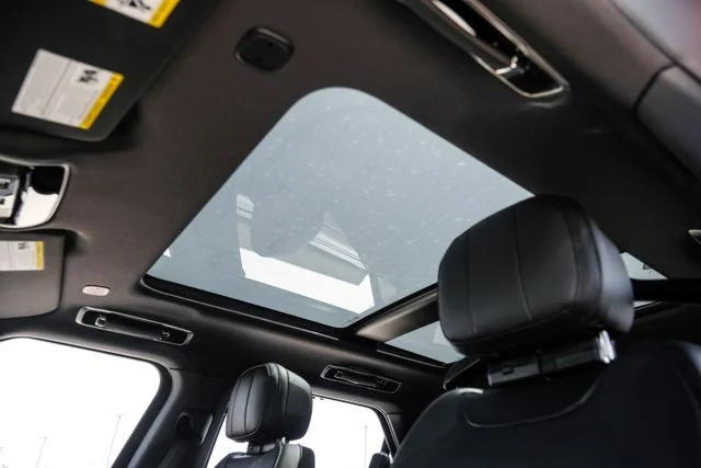 New 2026  Land Rover Dynamic SE image 5