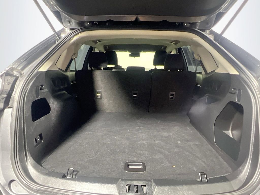 Used 2024 Gray Ford SE image 32