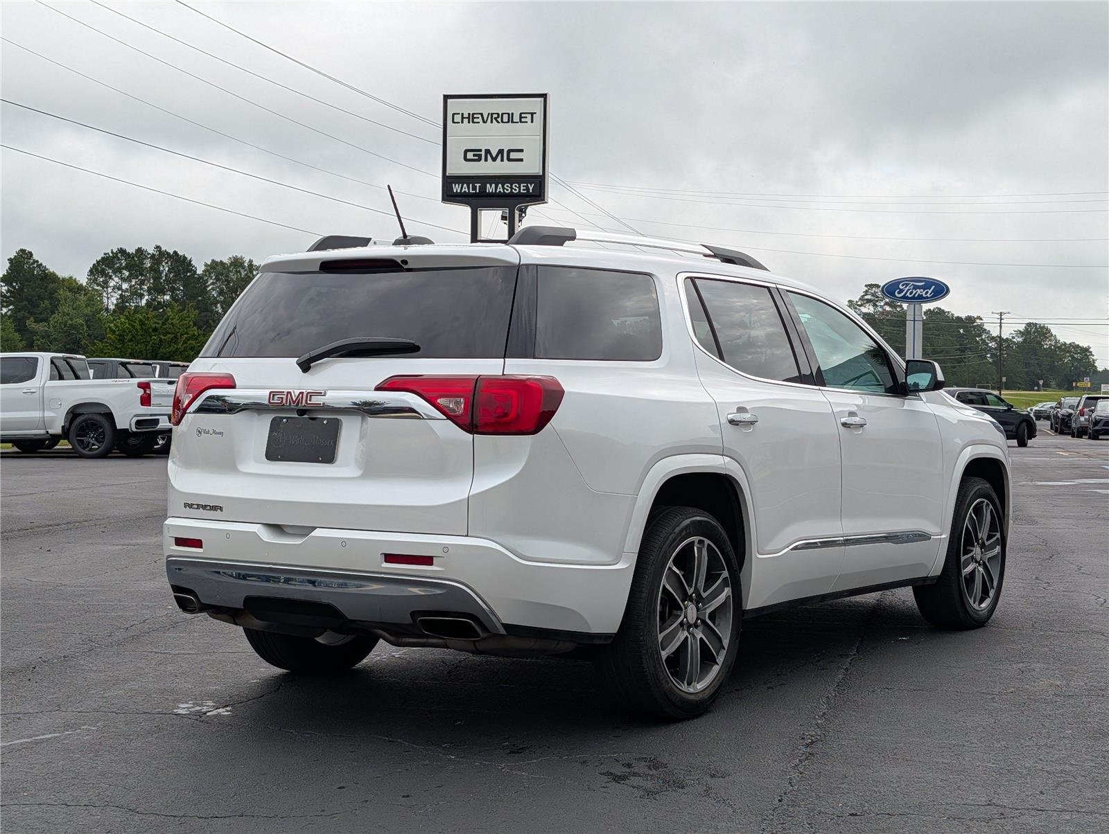 Used 2018 White Frost Tricoat GMC Denali image 5