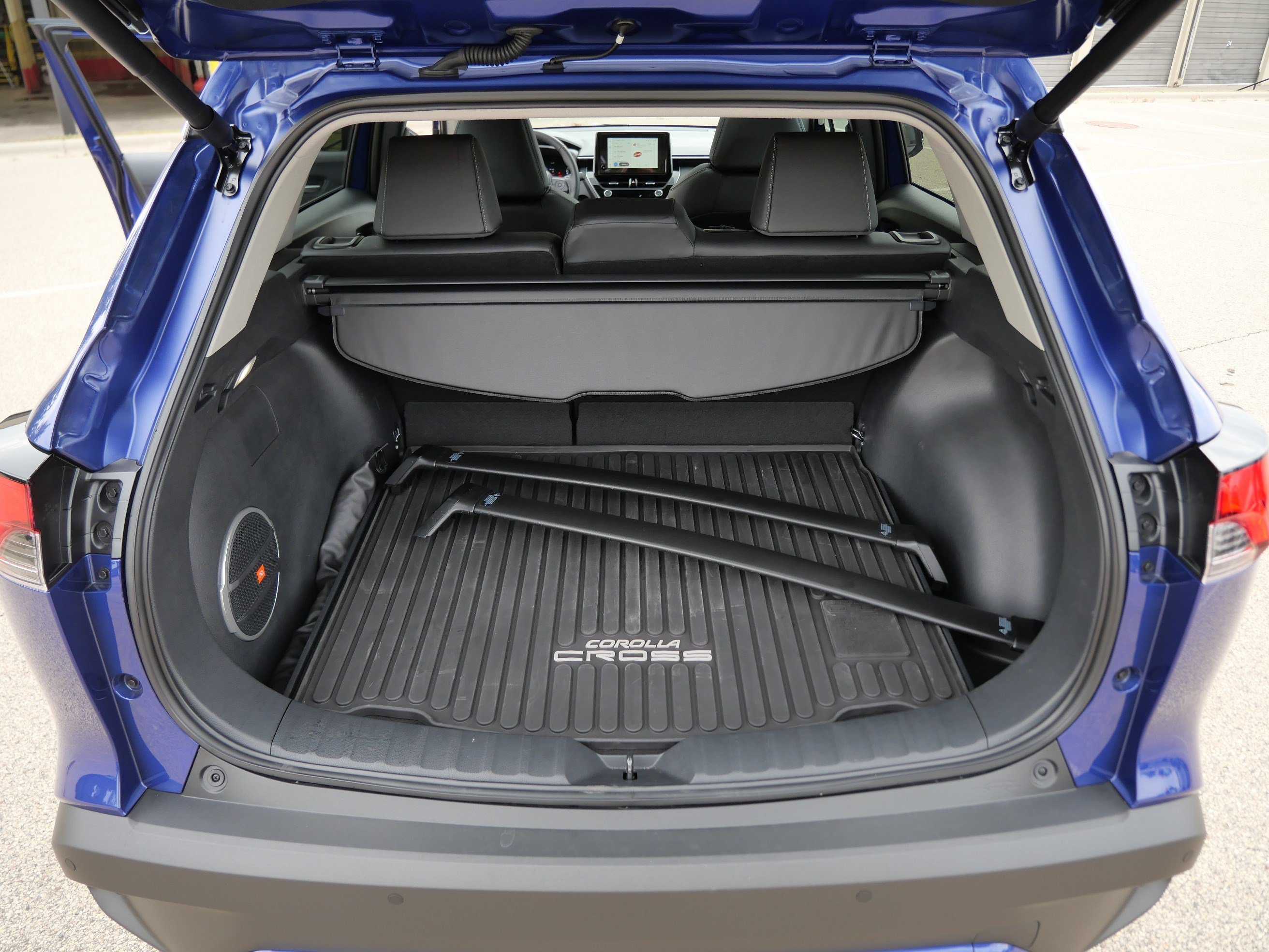 Used 2025 Blue Crush Metallic Toyota XLE image 19