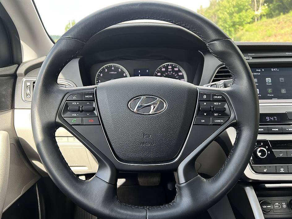 Used 2017 Shale Gray Metallic Hyundai Sport image 13