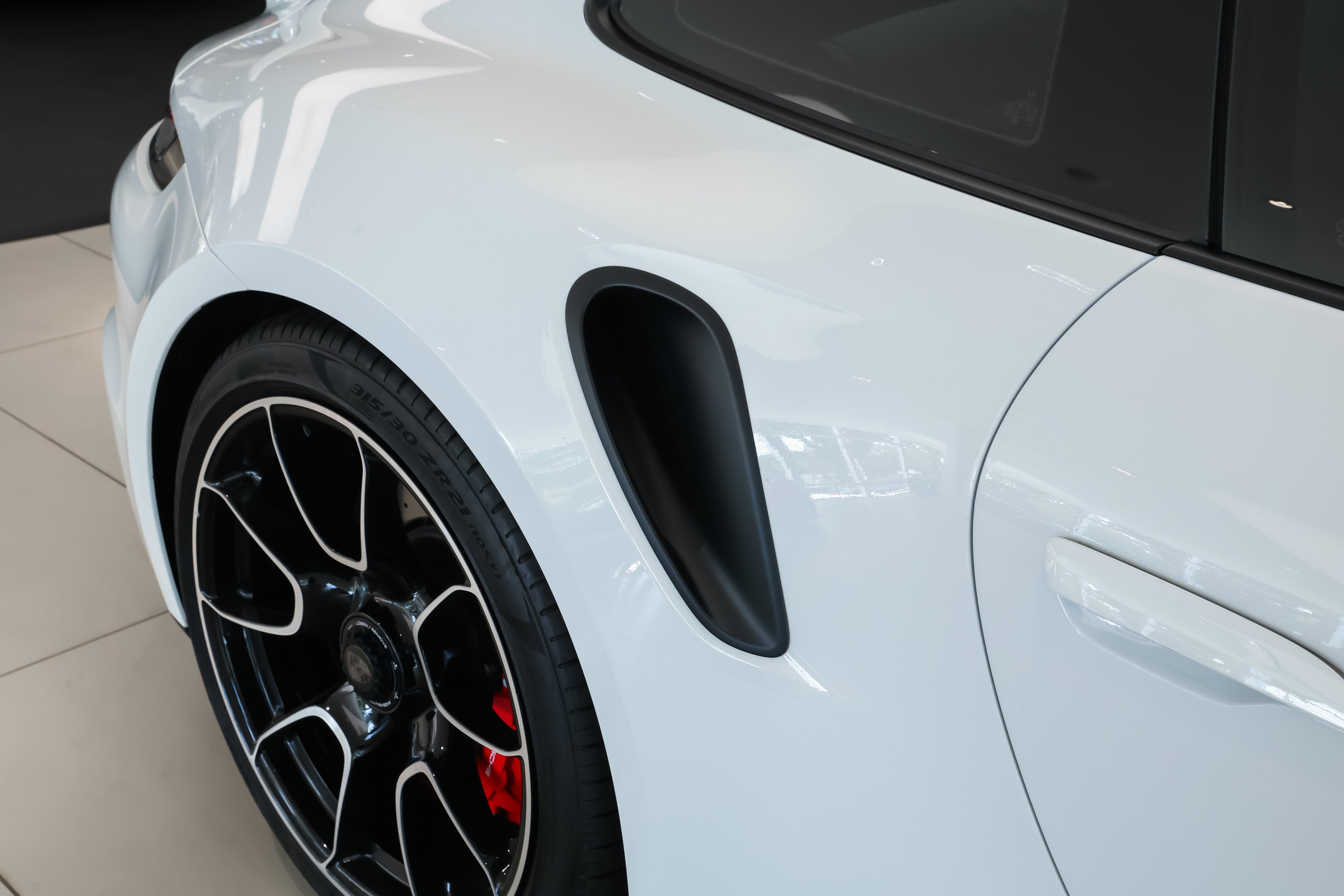 2025 Porsche 911 Turbo - Photo 35