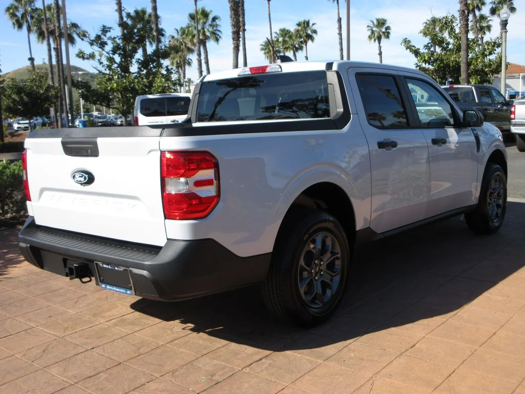 New 2026 Space White Metallic Ford XLT image 4