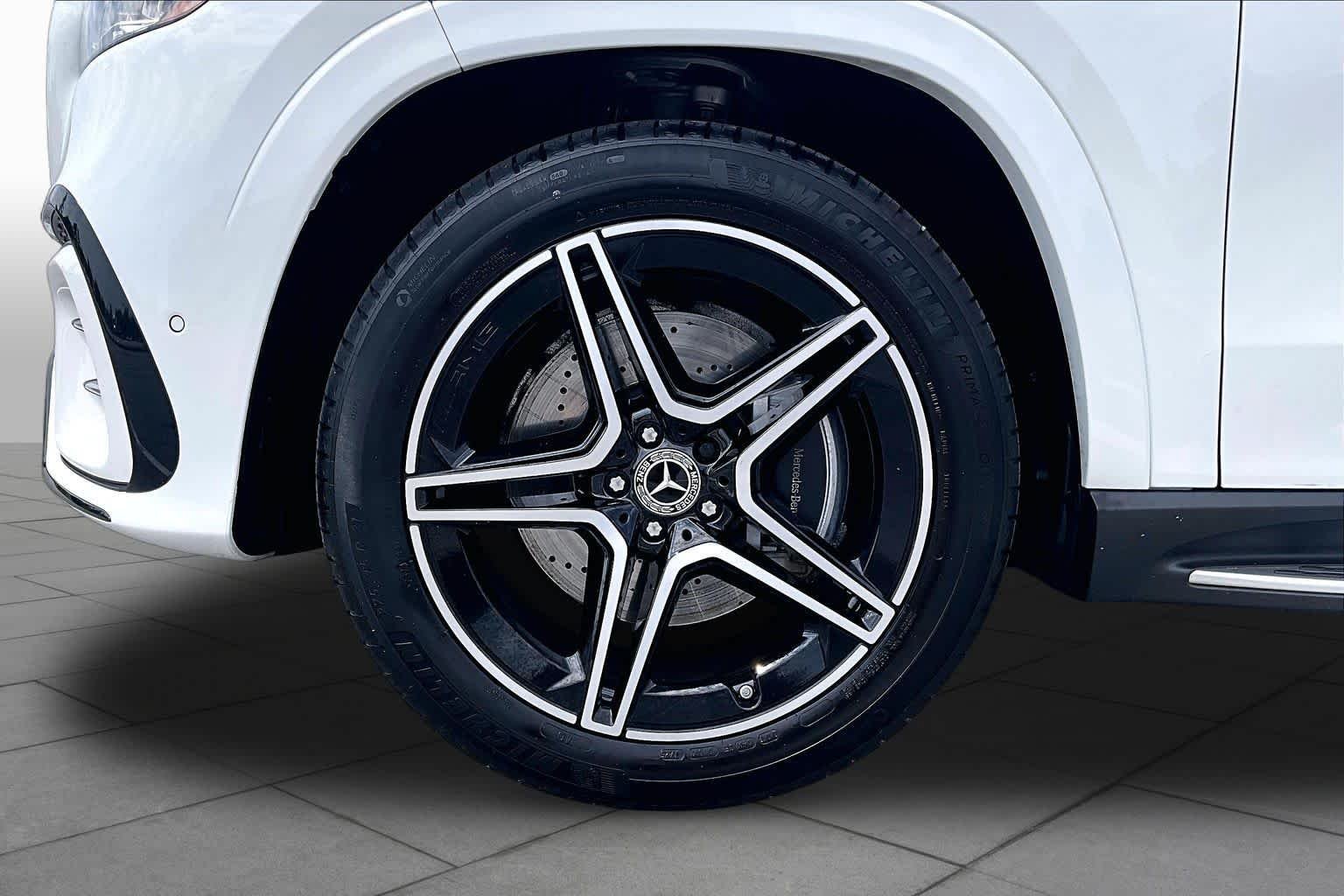 Used 2025 Polar White Mercedes-Benz GLS 450 image 11
