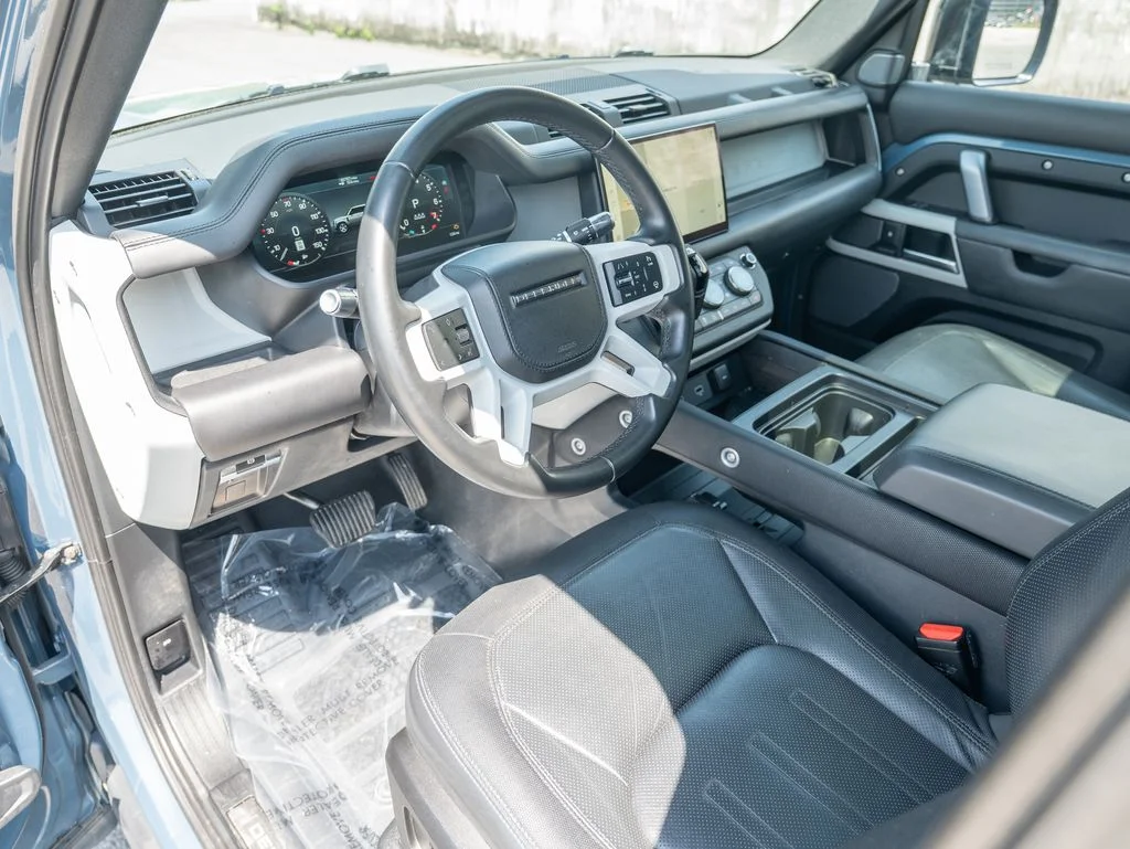 Used 2022 Blue Land Rover X-Dynamic HSE image 12