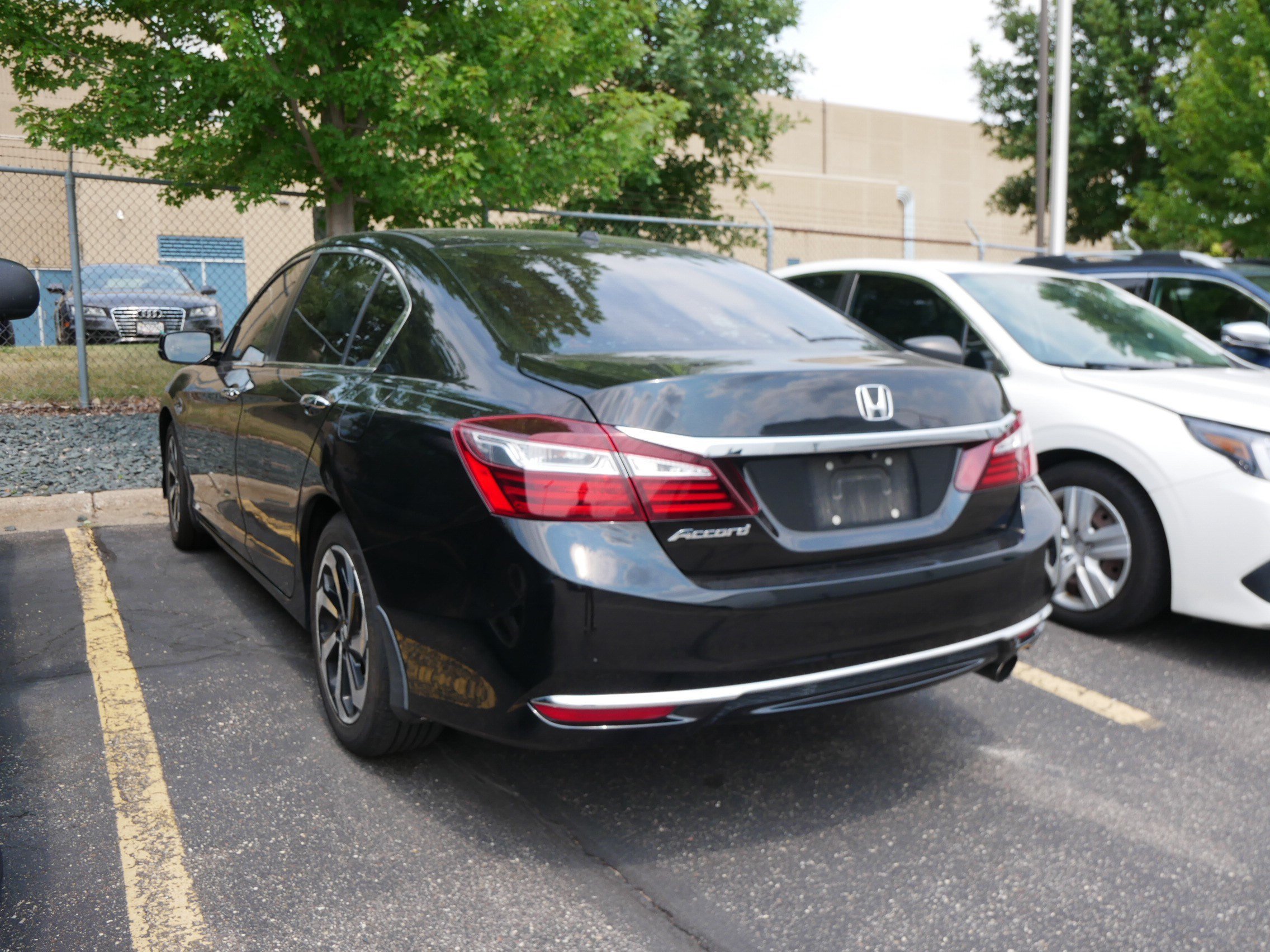 Used 2016 Black Honda EX-L image 3