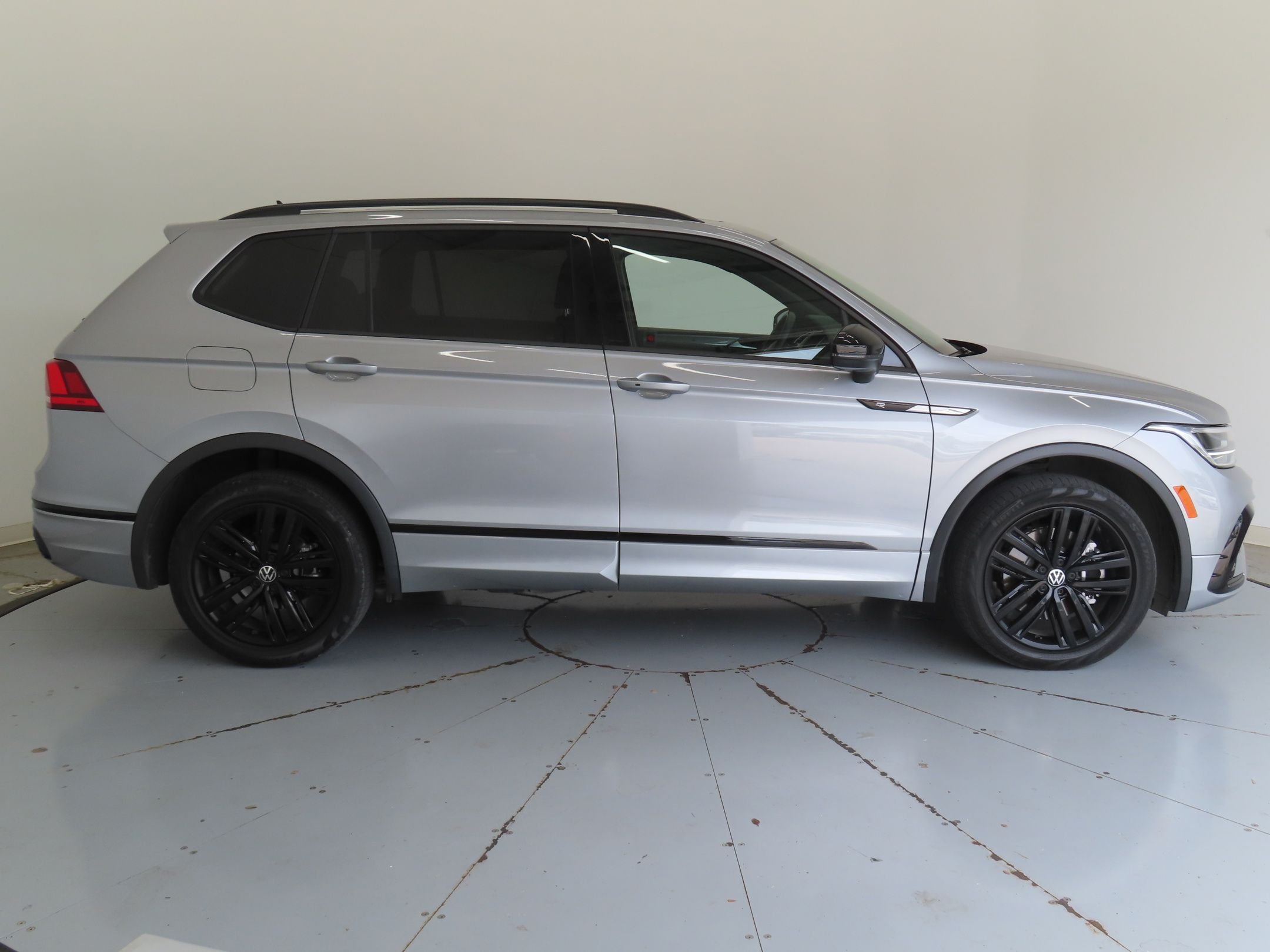 Used 2022 Silver Volkswagen 2.0T SE R-Line Black image 2