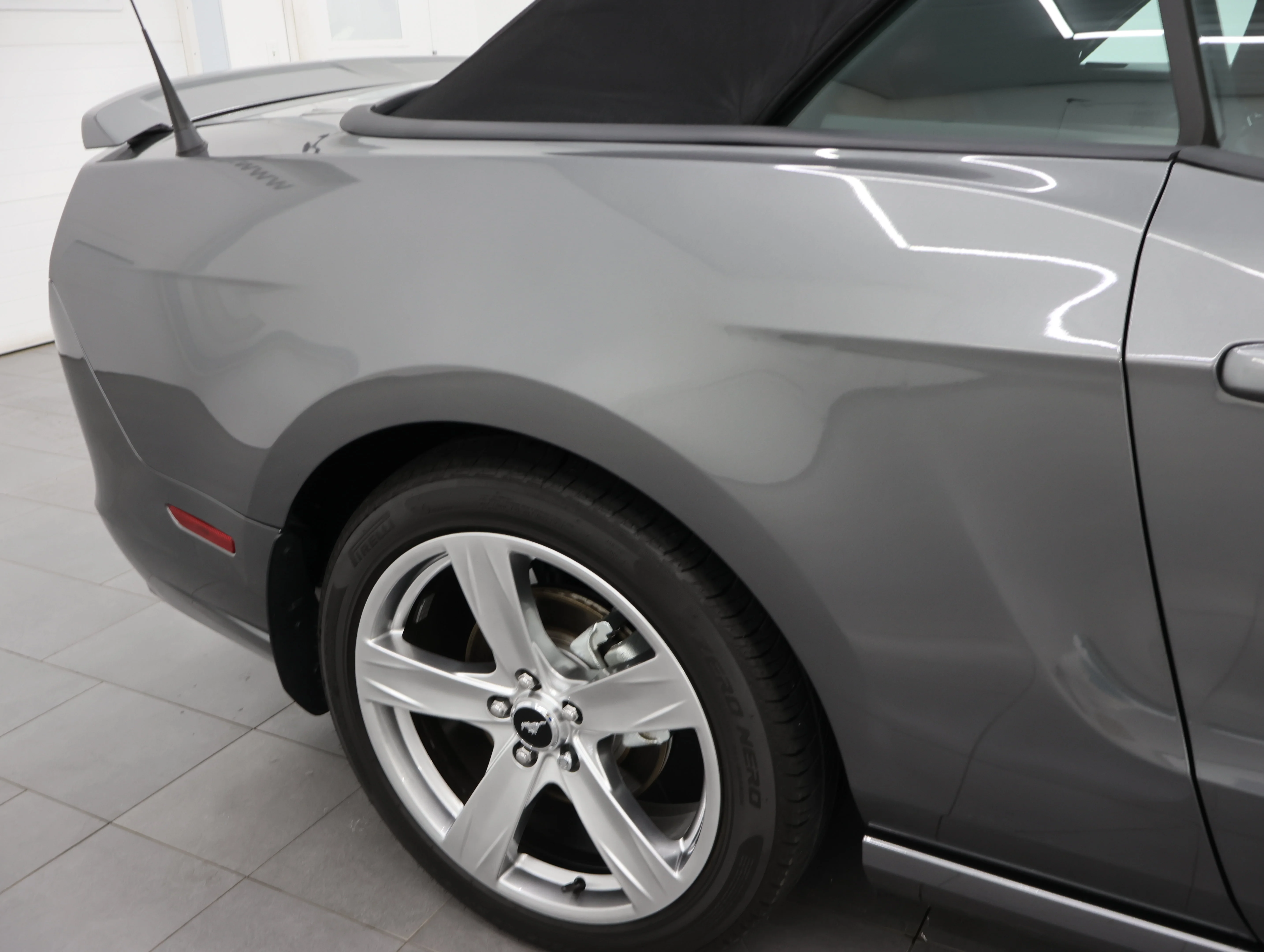 Used 2014 Sterling Gray Metallic Ford GT Premium image 25