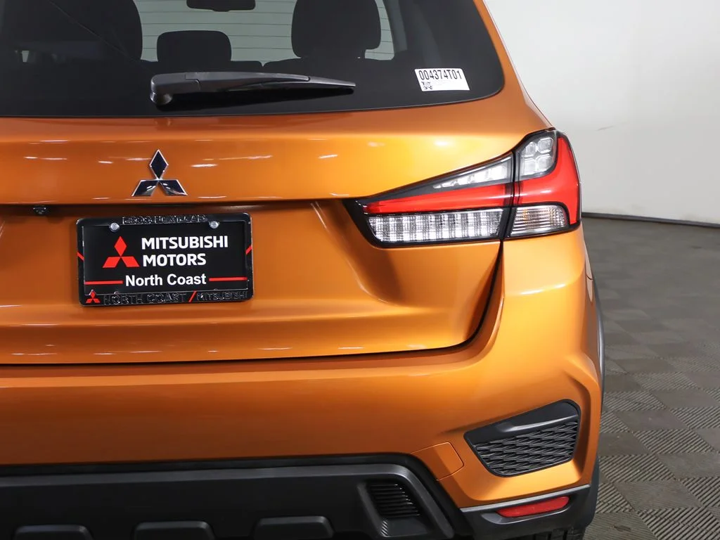 Used 2022  Mitsubishi 2.0 ES image 13