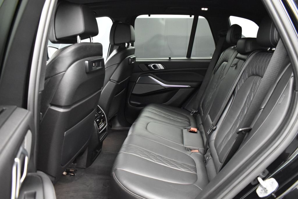 Used 2021 Black BMW M50i image 12