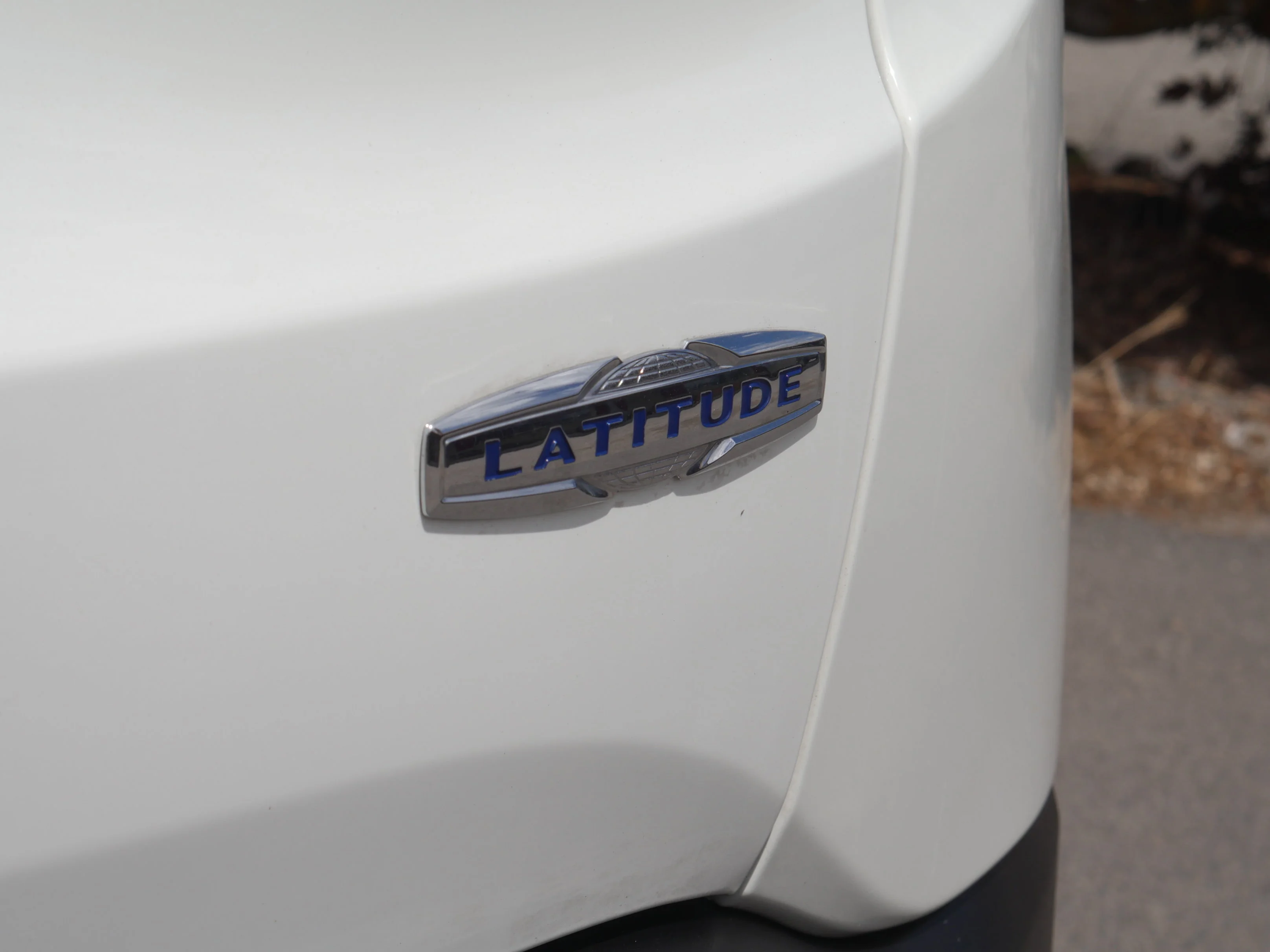 Used 2017 Alpine White Jeep Latitude image 20