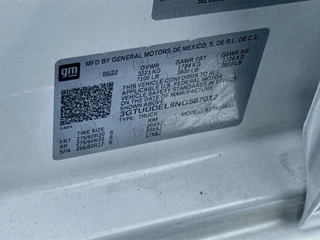 Used 2022 White GMC SLT image 35