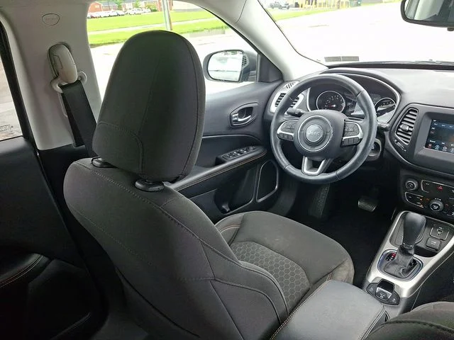 Used 2019 Silver Jeep Sport image 14