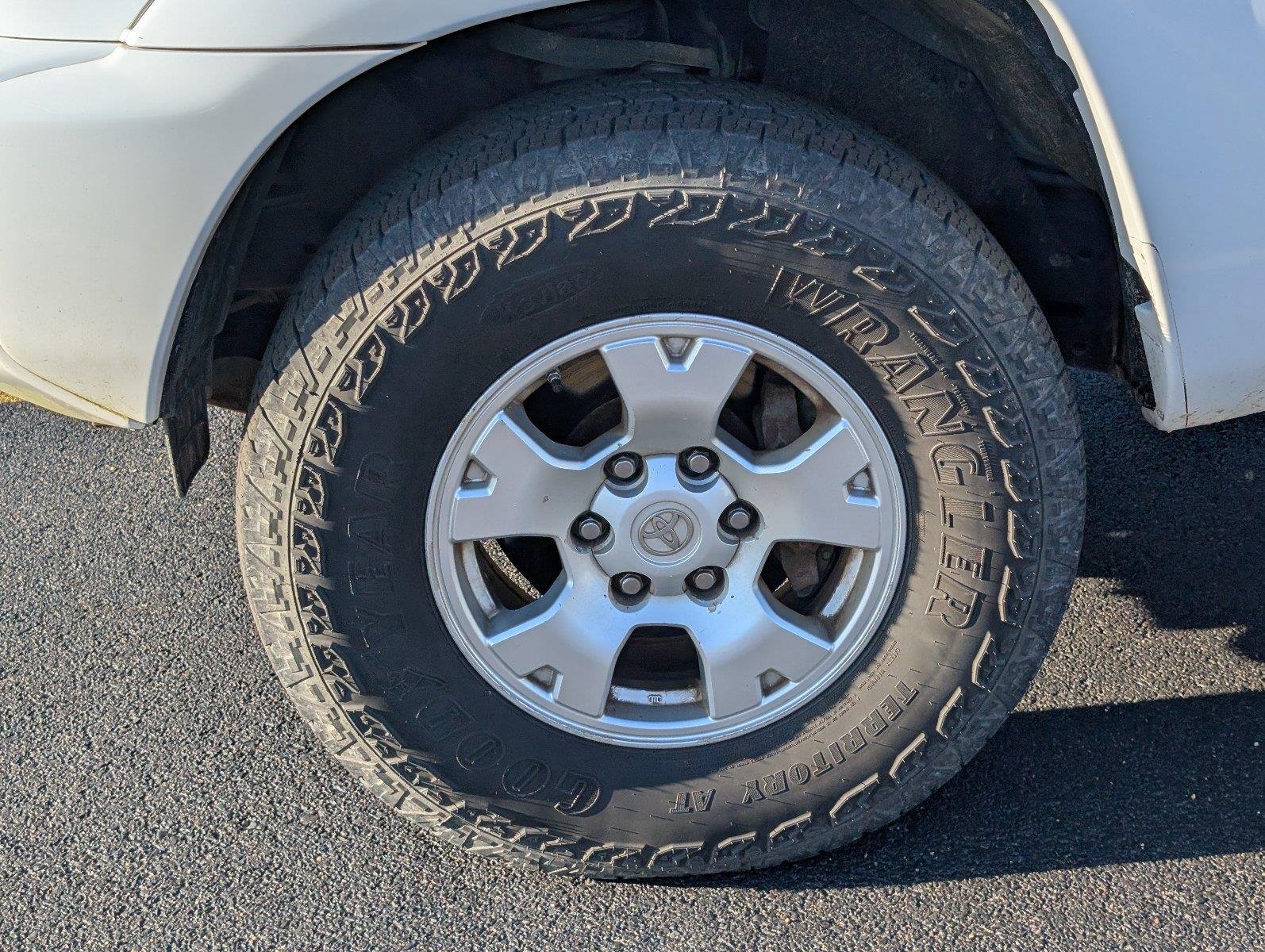 Used 2013 Super White Toyota Double Cab V6 4WD image 11