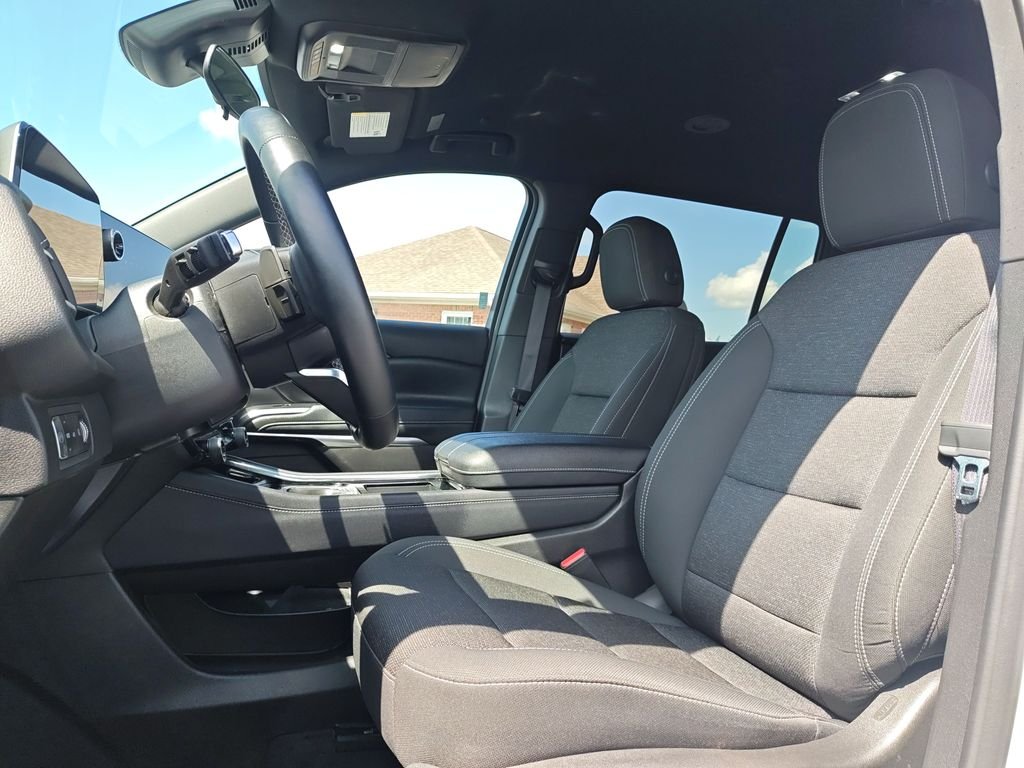 Used 2025 White Chevrolet LT image 13