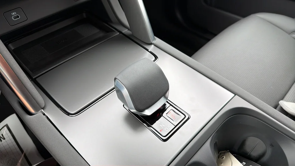 New 2026 White Land Rover Landmark image 21