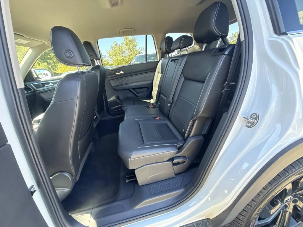 Used 2023 White Volkswagen 3.6L V6 SE w/Technology image 27