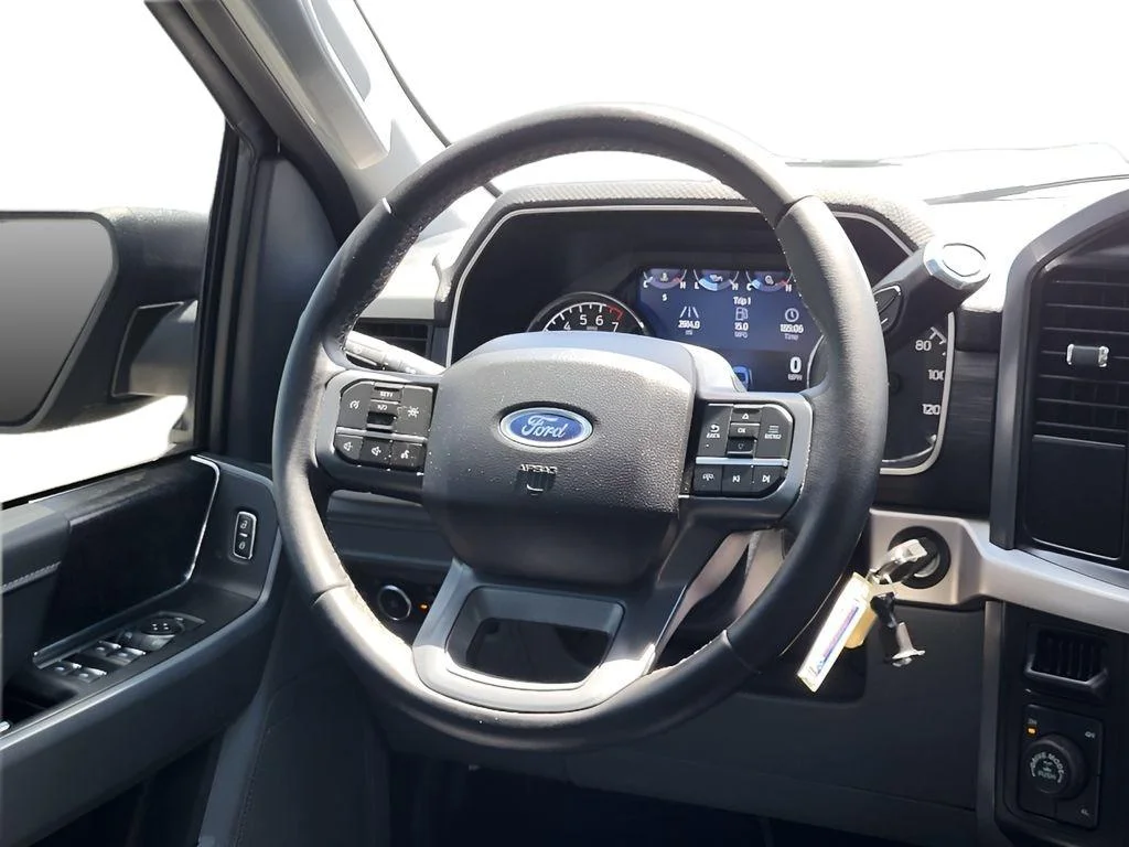 Used 2023 Agate Black Metallic Ford XLT image 11