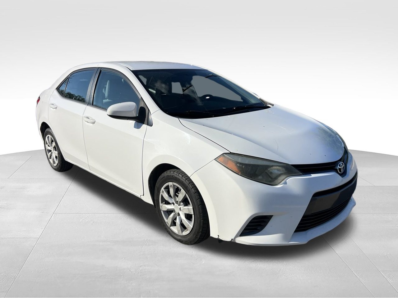 Used 2016 White Toyota LE image 3