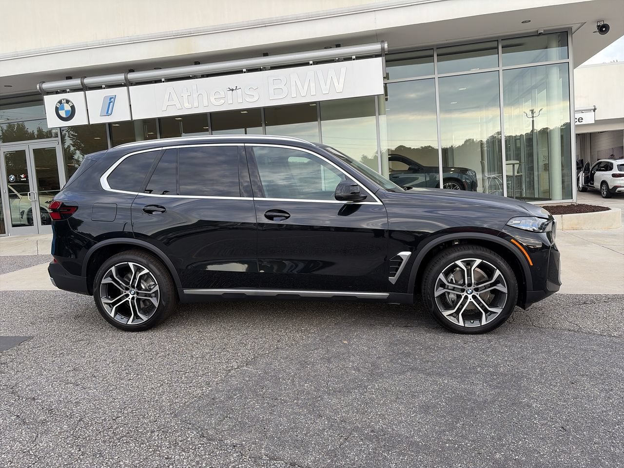 Used 2026 Black Sapphire Metallic BMW xDrive40i image 9