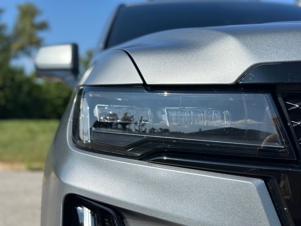 Used 2023 Silver Cadillac V-Series image 9