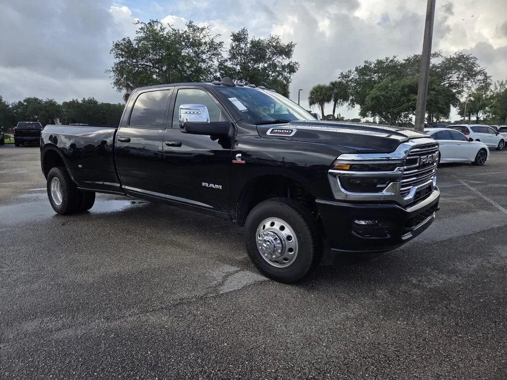 New 2026 Diamond Black Crystal Pearl-Coat Exterior Paint RAM Laramie image 2