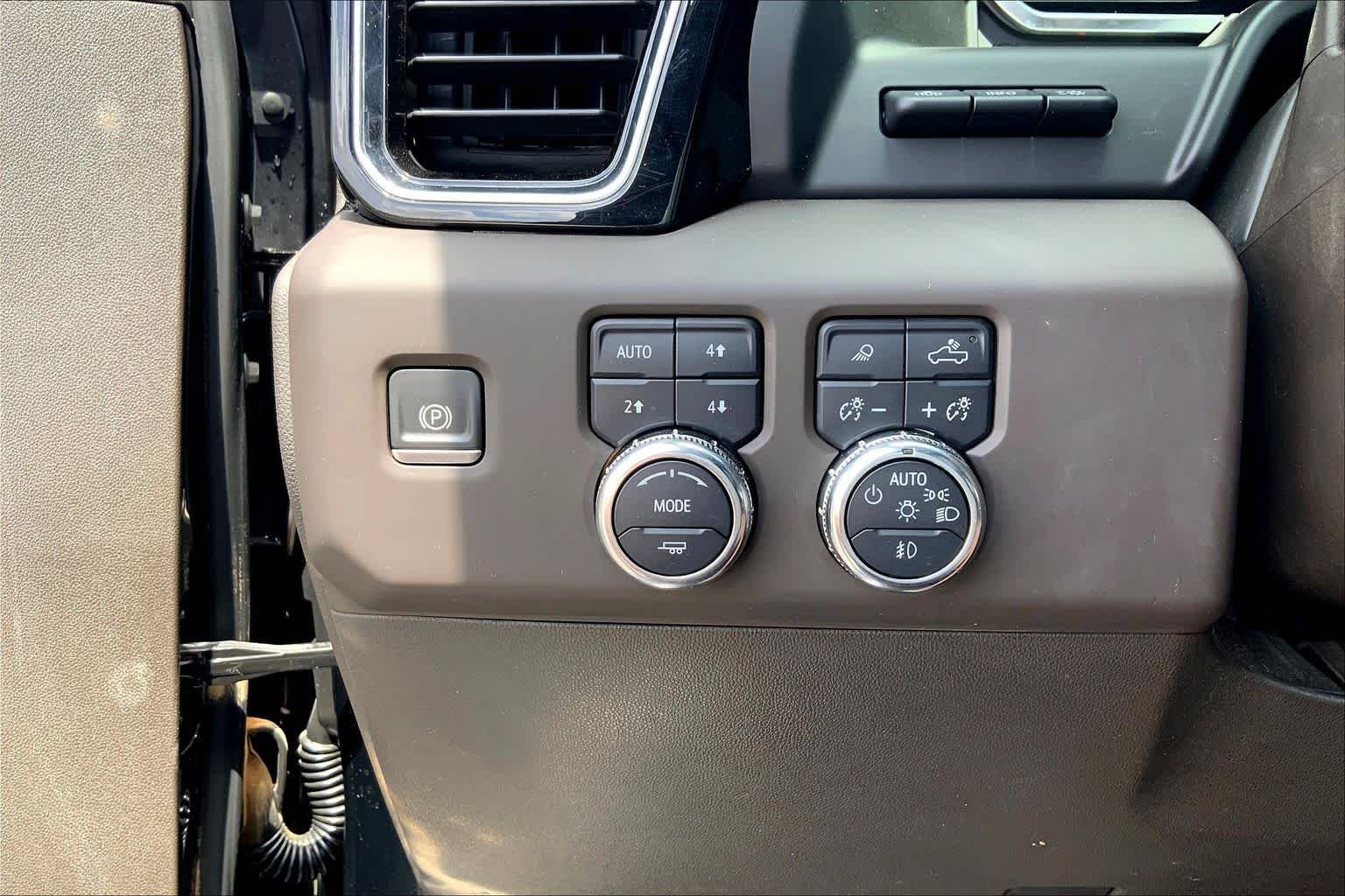 Used 2023 Onyx Black GMC Denali image 36
