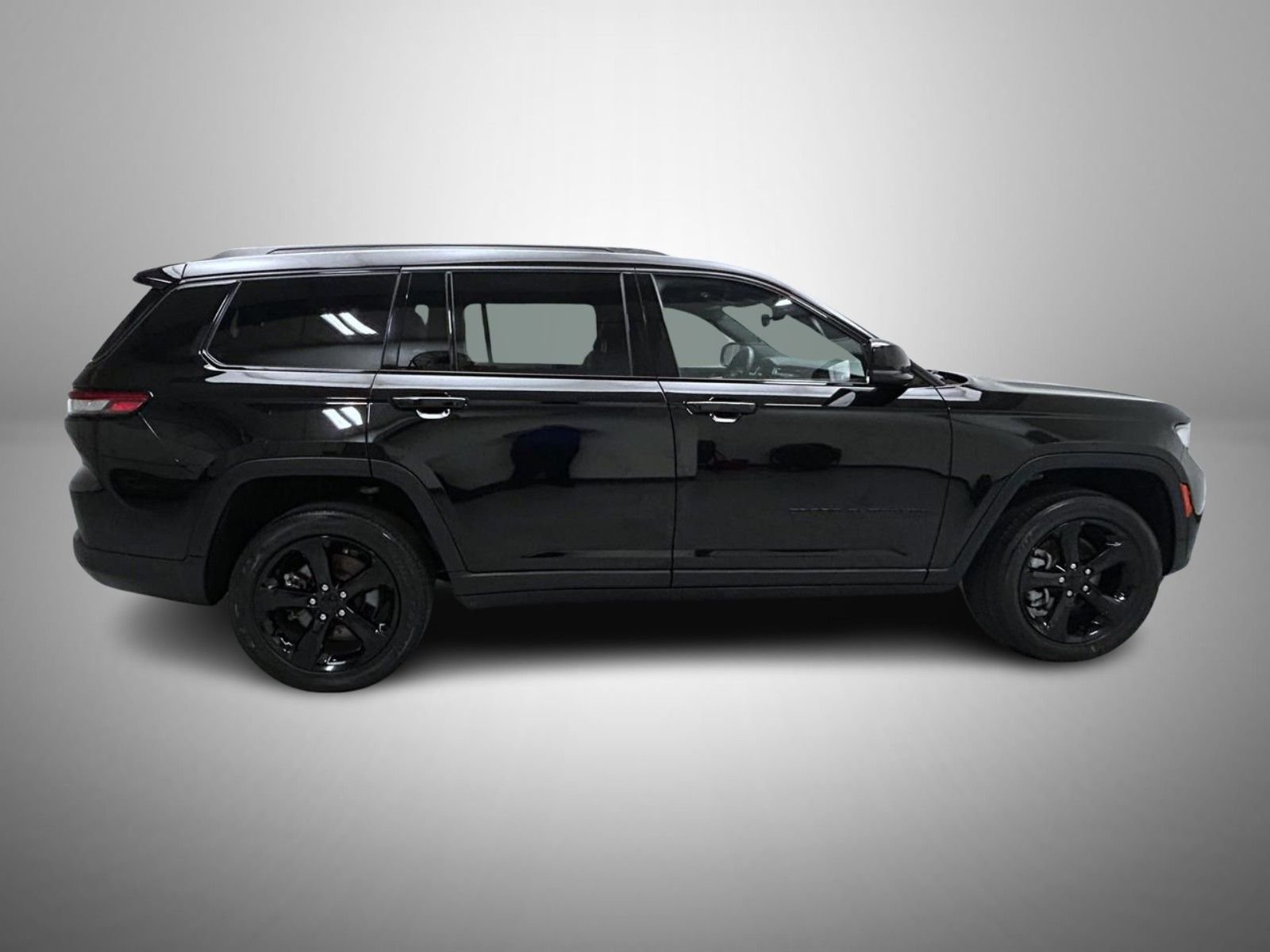 Used 2023 Black Jeep Altitude image 4