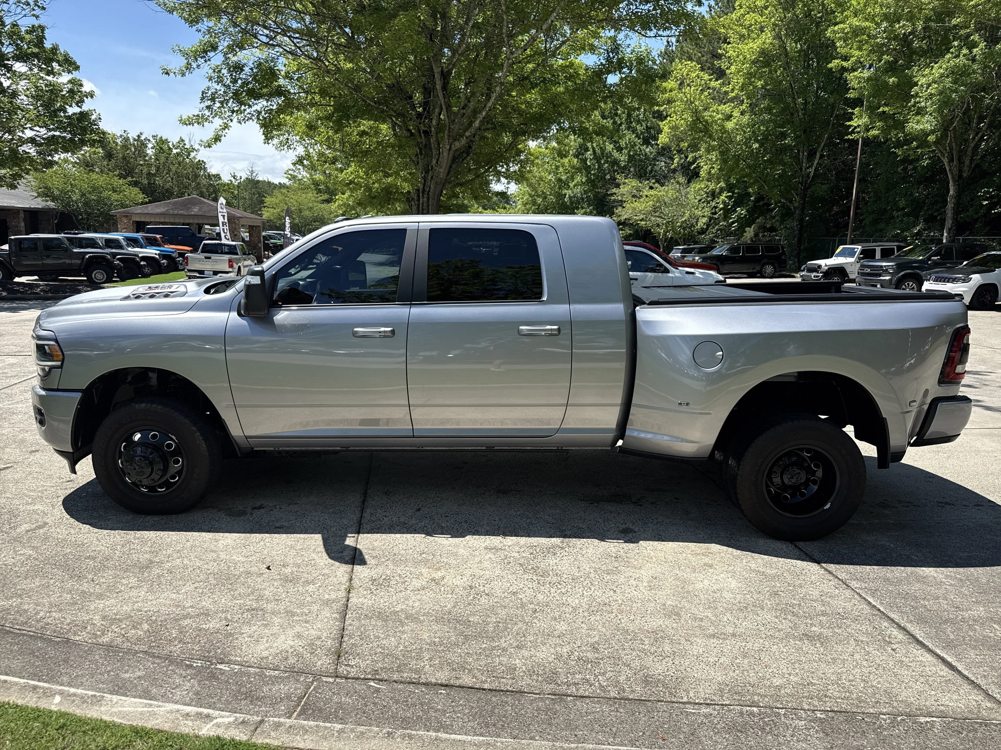 Used 2024 Billet Silver Metallic Clearcoat Ram Laramie image 4