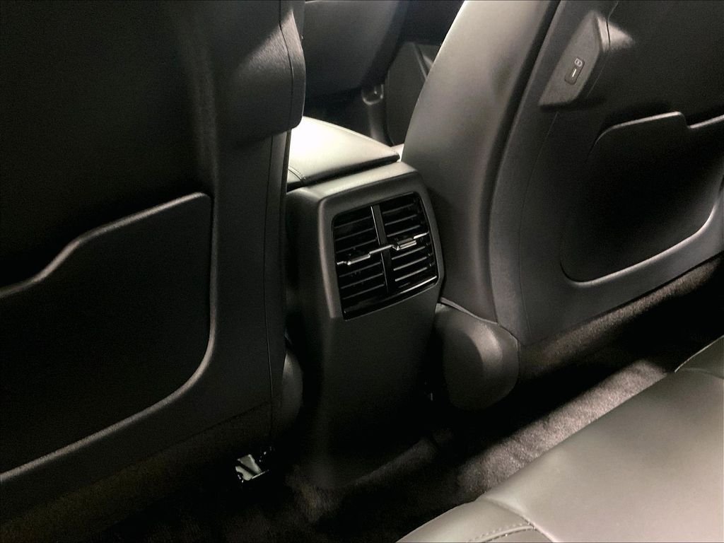 Used 2025 Black Kia Wind image 28