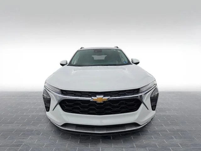 Used 2025 White Chevrolet LT image 2