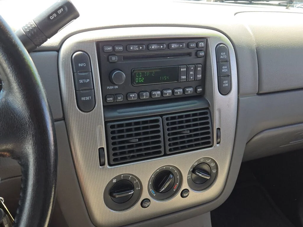 Used 2005 Silver Birch Clearcoat Metallic Ford XLT image 27