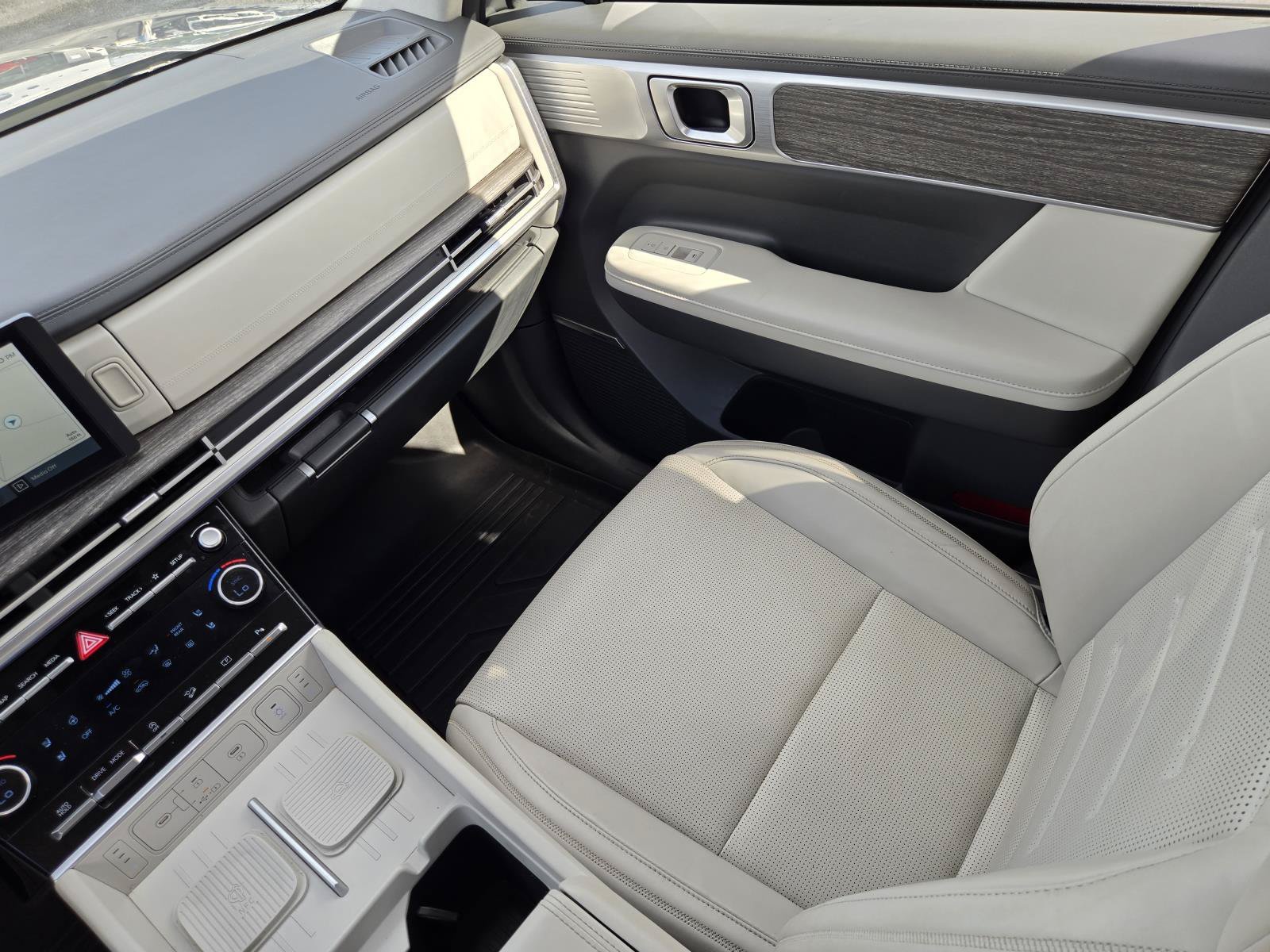 Used 2024 Shimmering Silver Pearl Hyundai Calligraphy image 17