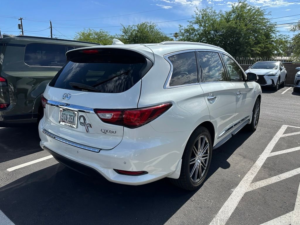 Used 2017 White INFINITI Base image 10