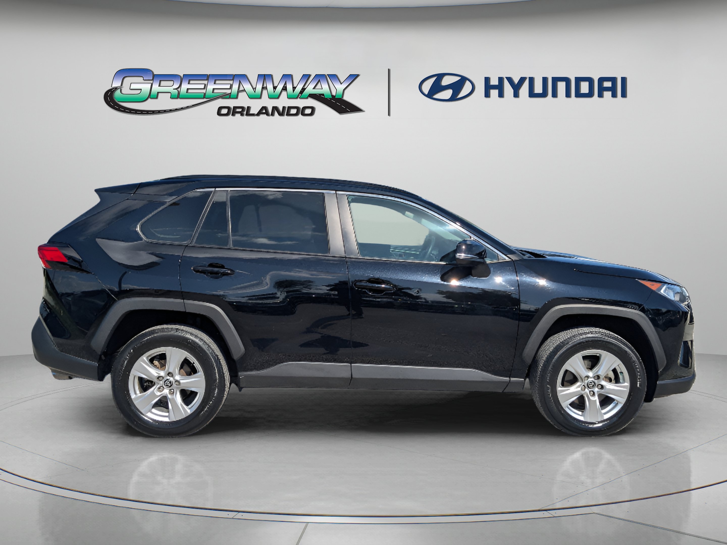 2021 Toyota RAV4 XLE - Photo 9