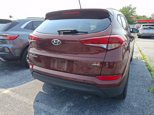 Used 2017 Red Hyundai SE image 9
