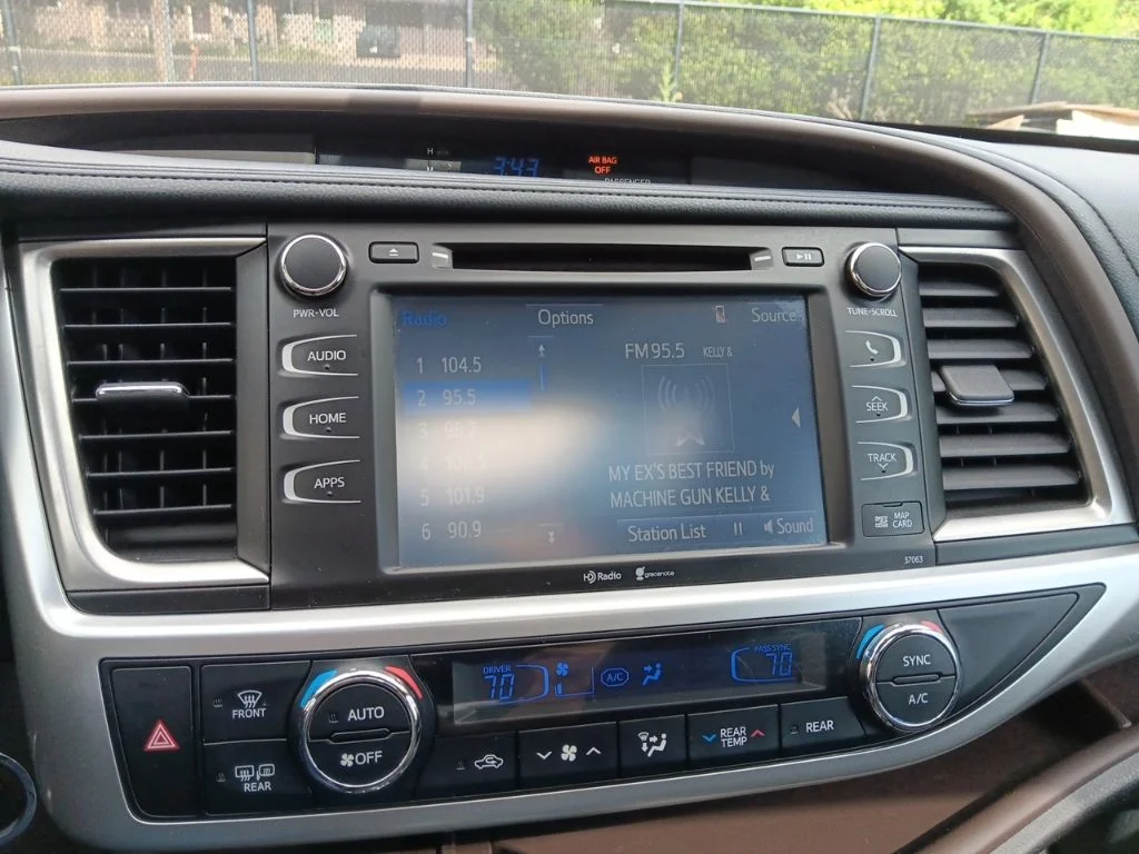 Used 2015 Attitude Black Metallic Toyota XLE V6 image 23