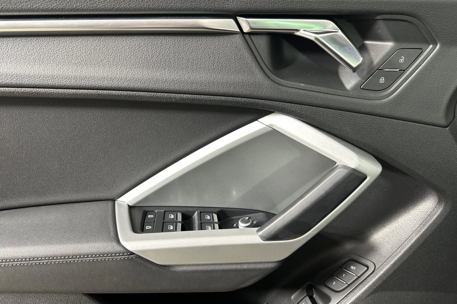 Used 2022 Mythos Black Metallic Audi Premium 40 TFSI quattro image 10
